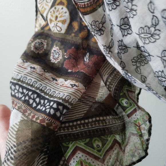 Patterned scarf - Picture 3 of 5